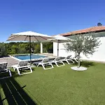 Comfortable With Pool *