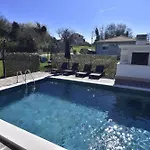 Comfortable With Pool Villa *