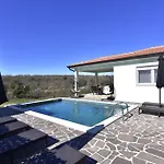 Comfortable With Pool *