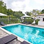 Comfortable With Pool * Buroli