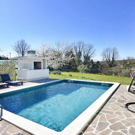 Villa Comfortable With Pool *