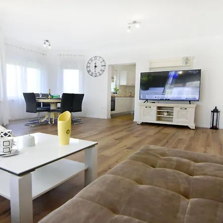 Comfortable With Pool فيلة