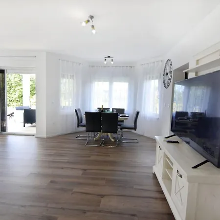 Comfortable With Pool فيلة Buroli