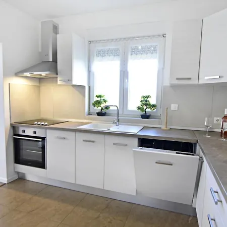 Comfortable With Pool *