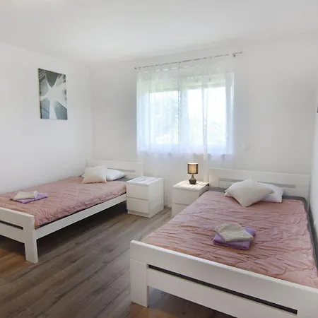 Comfortable With Pool فيلة Buroli