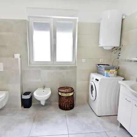 Comfortable With Pool فيلة Buroli