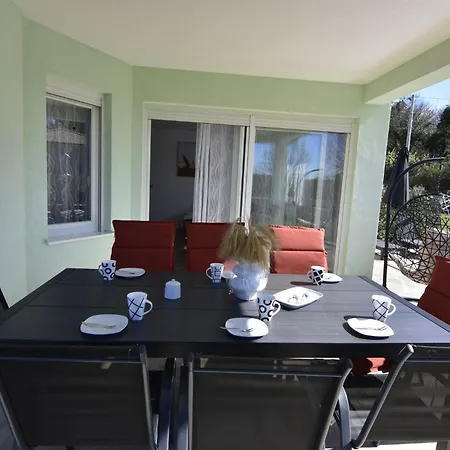 فيلة Comfortable With Pool