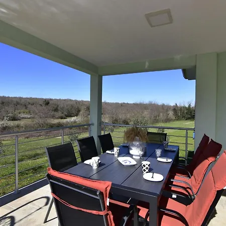 Comfortable With Pool Buroli