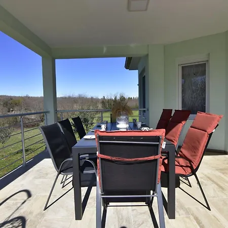 فيلة Comfortable With Pool