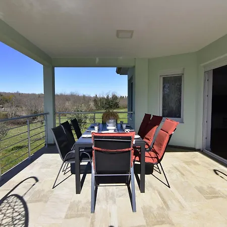 فيلة Comfortable With Pool