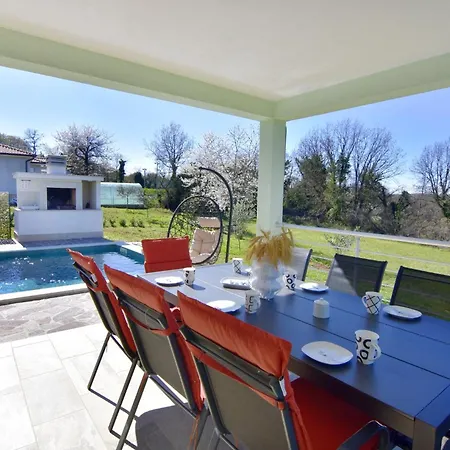 Comfortable With Pool Buroli