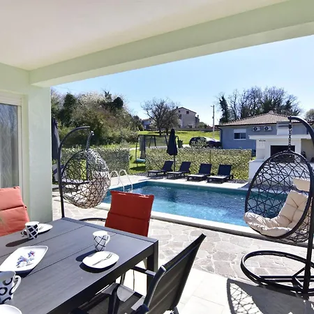 Comfortable With Pool * Buroli