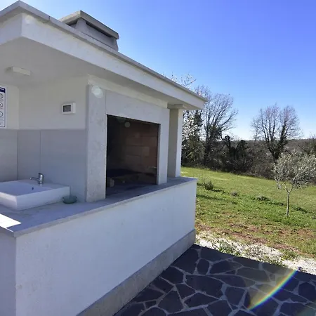 Comfortable With Pool Buroli