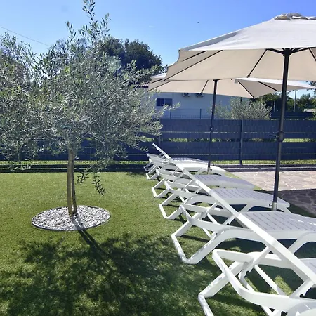 Villa Comfortable With Pool Buroli