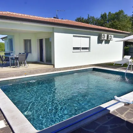 Comfortable With Pool *