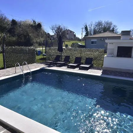 Comfortable With Pool Villa *