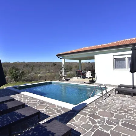 Comfortable With Pool *