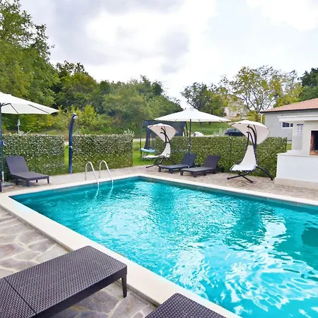 Comfortable With Pool * Buroli