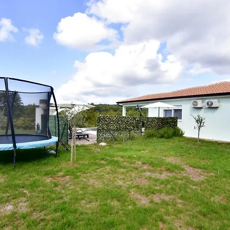 Comfortable With Pool فيلة