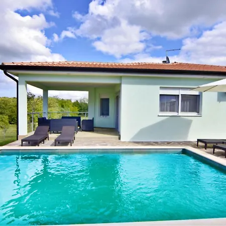 Comfortable With Pool Buroli