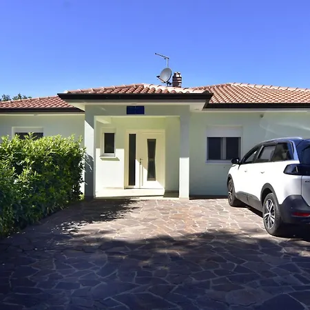 Comfortable With Pool فيلة Buroli