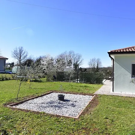 فيلة Comfortable With Pool