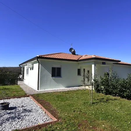 فيلة Comfortable With Pool