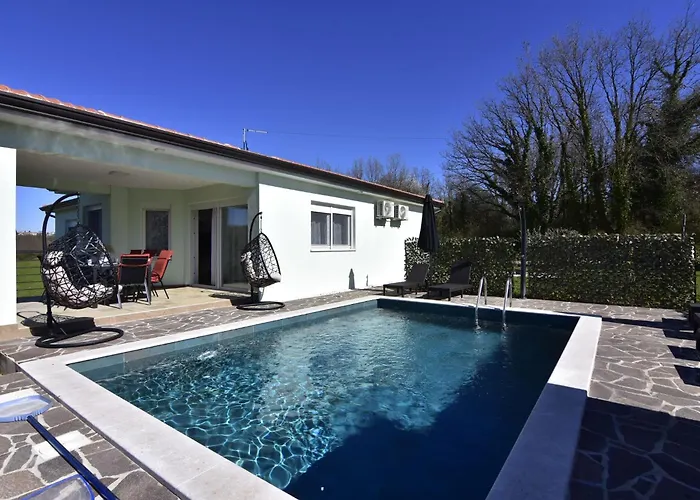 Comfortable With Pool * Buroli