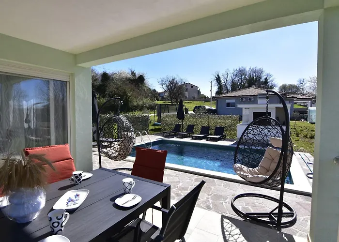 فيلة Comfortable With Pool Buroli