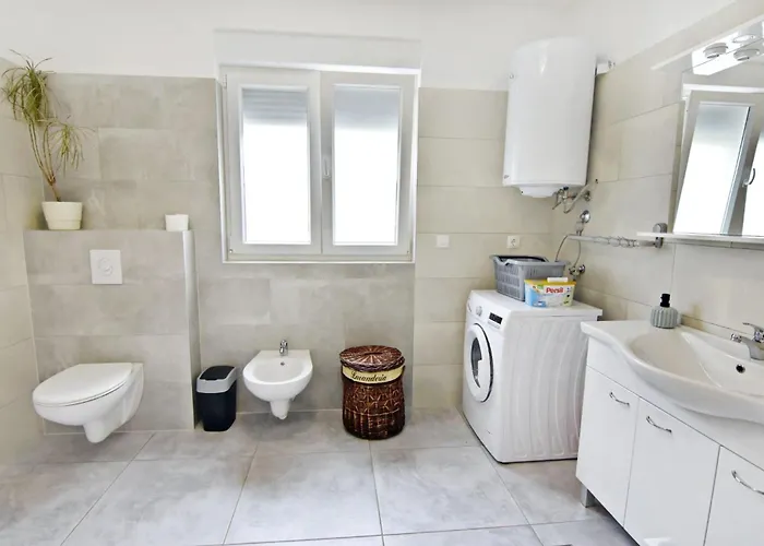 Comfortable With Pool فيلة Buroli