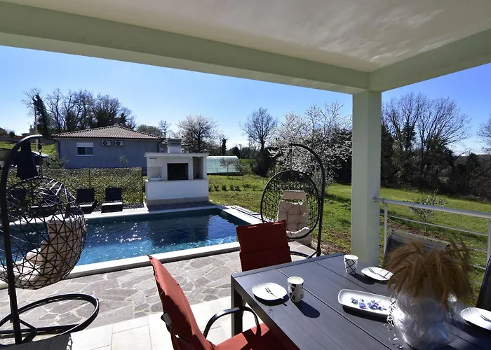 فيلة Comfortable With Pool
