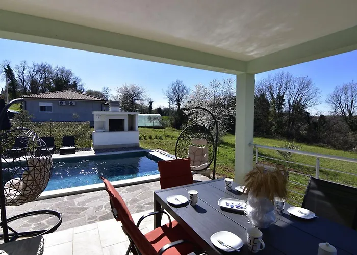 فيلة Comfortable With Pool Buroli
