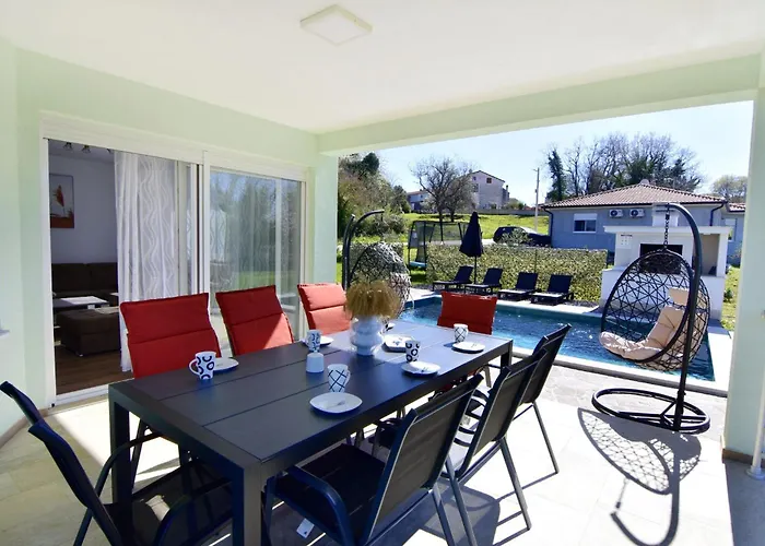 Comfortable With Pool فيلة Buroli