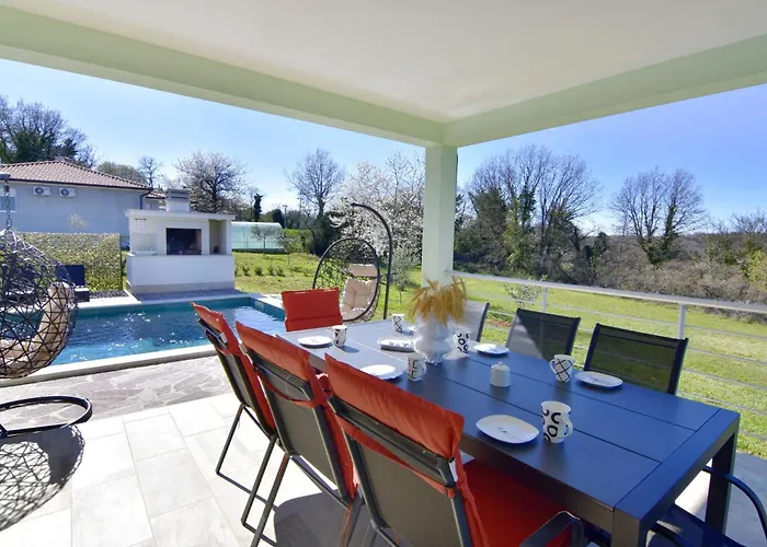 Comfortable With Pool Buroli