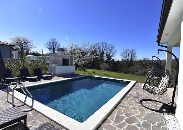فيلة Comfortable With Pool Buroli