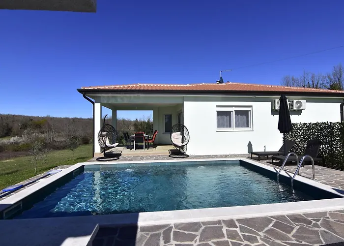 Comfortable With Pool *