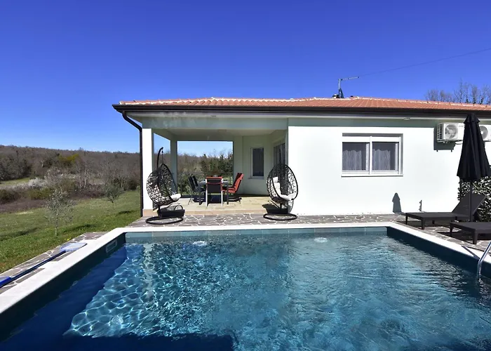 Comfortable With Pool * Buroli