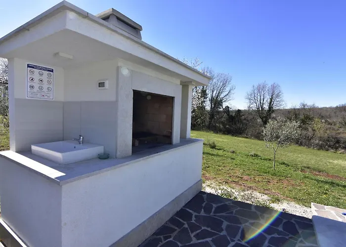 Comfortable With Pool Buroli