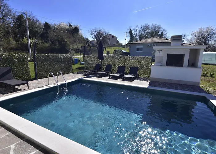 Comfortable With Pool فيلة *