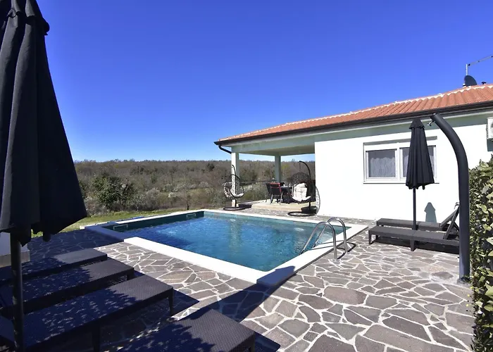 Comfortable With Pool *