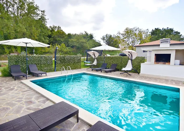 Comfortable With Pool * Buroli