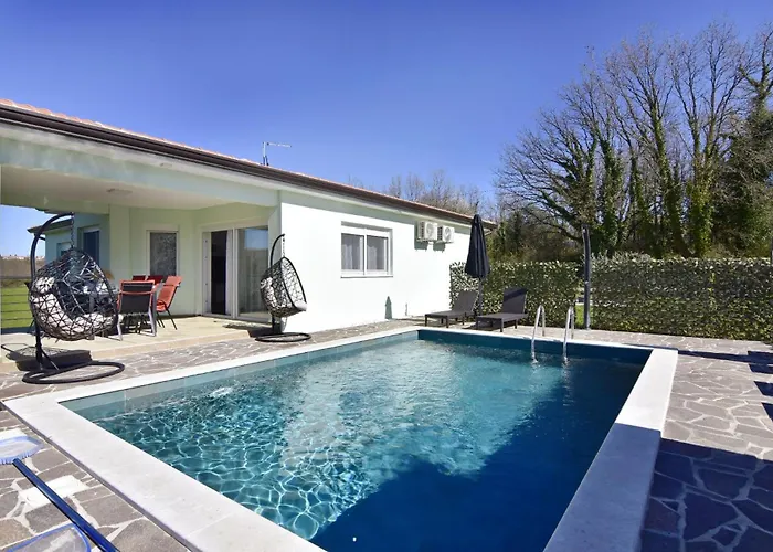 فيلة Comfortable With Pool Buroli