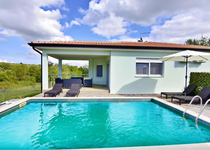 Comfortable With Pool Buroli