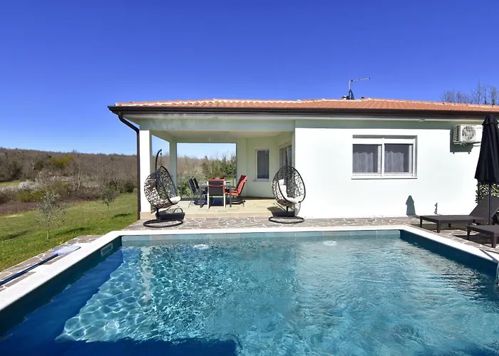 Comfortable With Pool فيلة