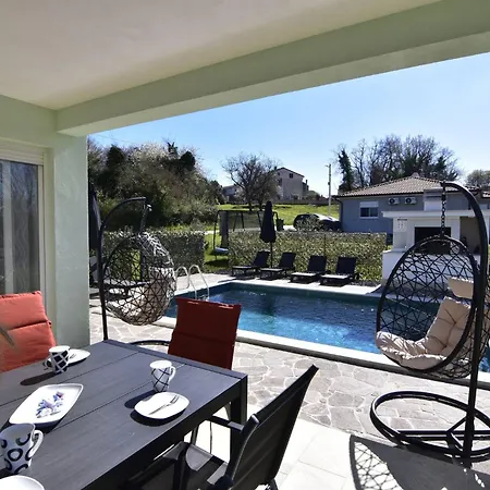 Βίλα Comfortable With Pool Buroli