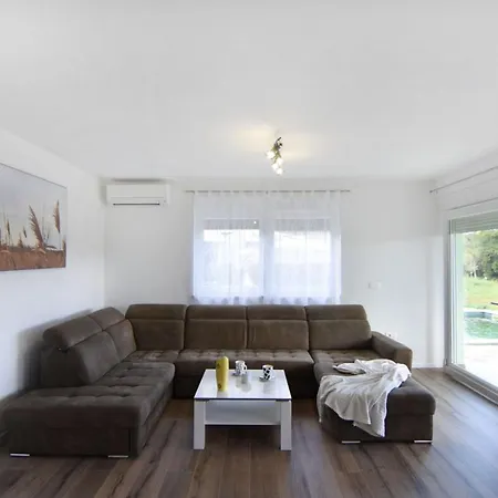 Villa Comfortable With Pool *