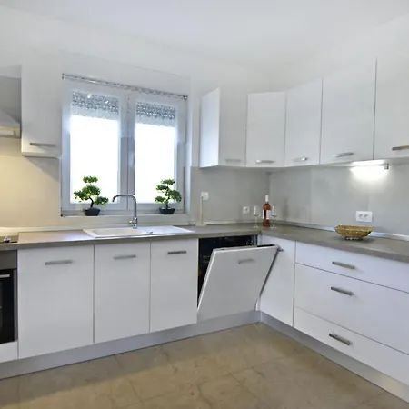 Comfortable With Pool *