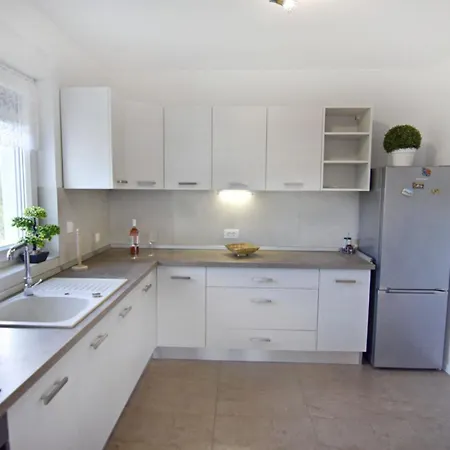 Comfortable With Pool *