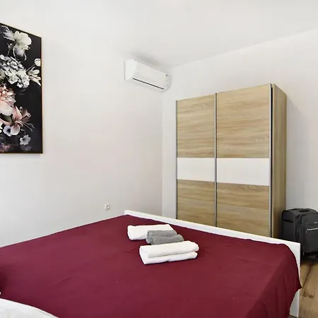 Βίλα Comfortable With Pool *