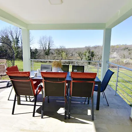 Comfortable With Pool * Buroli